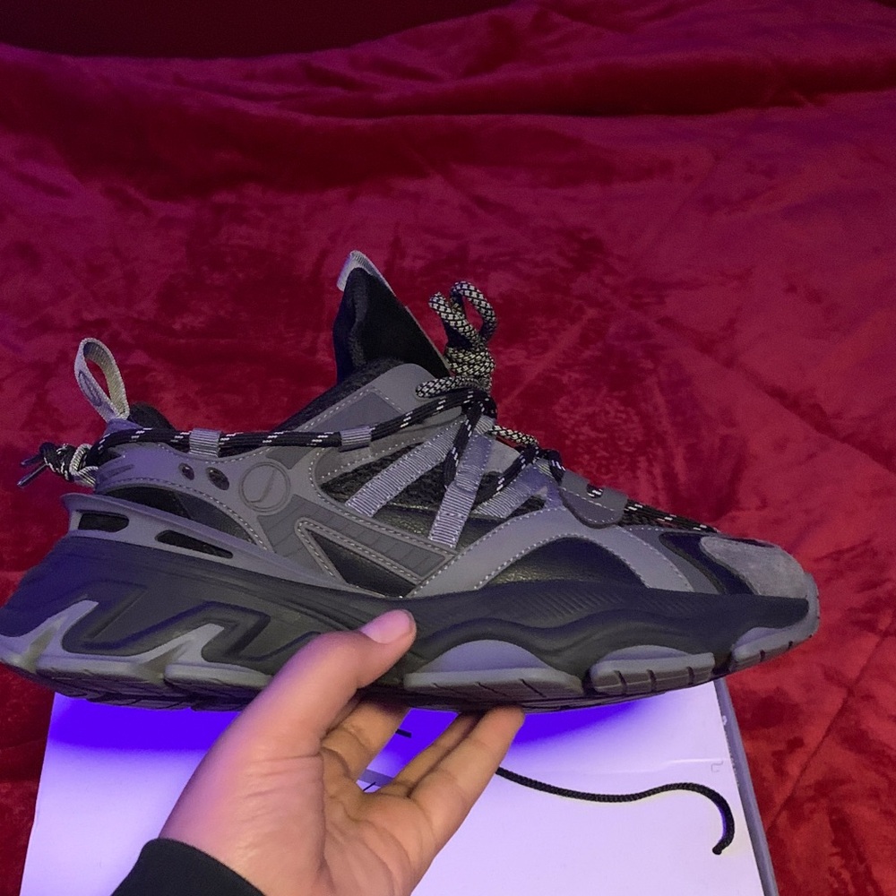 Men's Athletic Shoes in Black and Gray